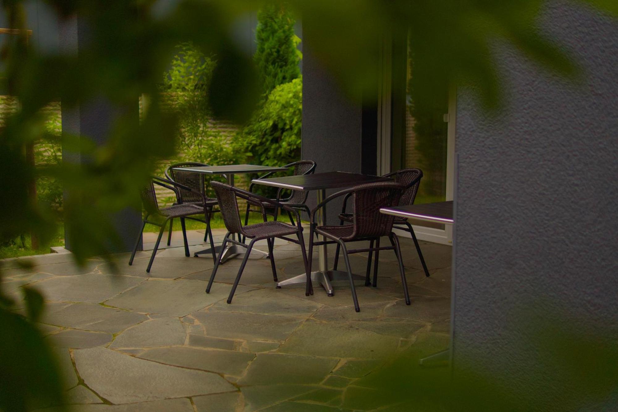Bed & Breakfast Outlet Hotel Dettingen an der Erms Dış mekan fotoğraf