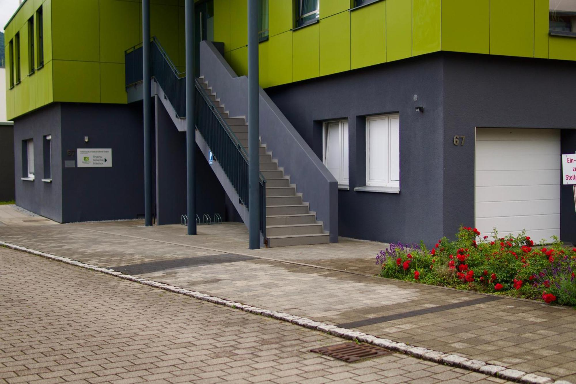 Bed & Breakfast Outlet Hotel Dettingen an der Erms Dış mekan fotoğraf