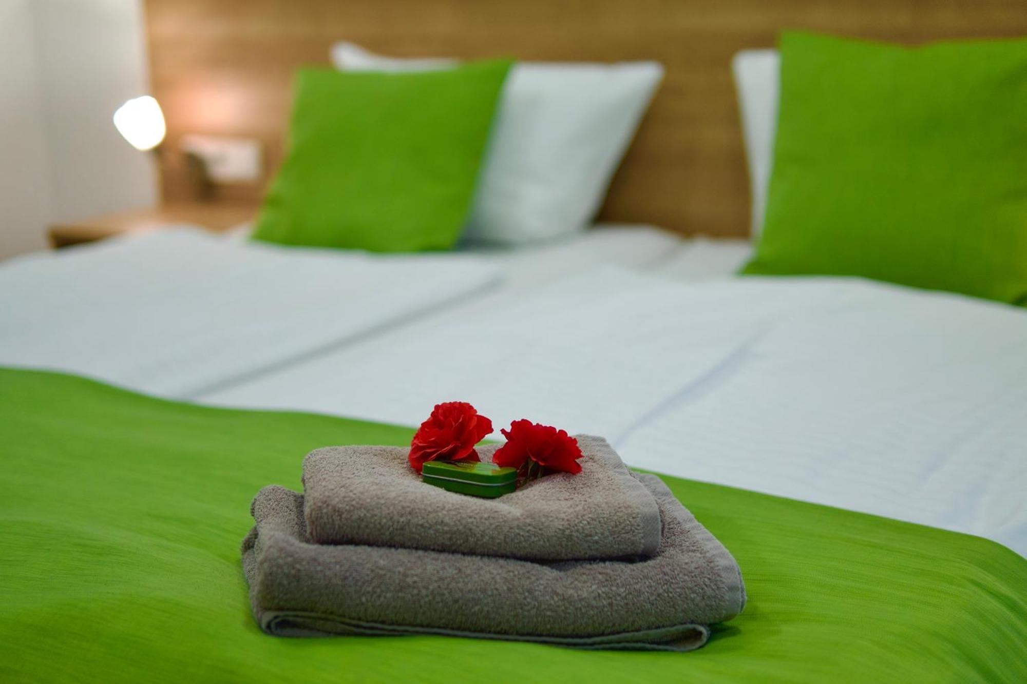 Bed & Breakfast Outlet Hotel Dettingen an der Erms Dış mekan fotoğraf