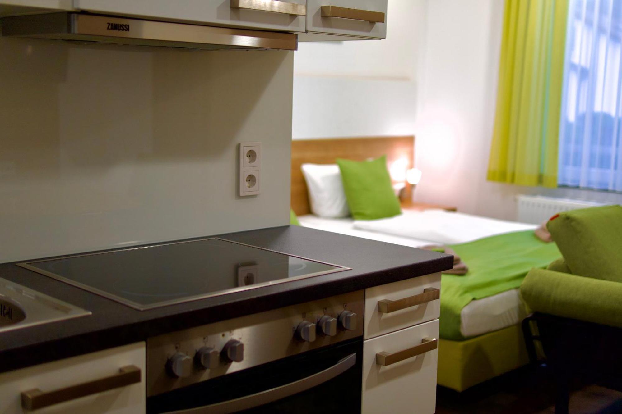 Bed & Breakfast Outlet Hotel Dettingen an der Erms Dış mekan fotoğraf