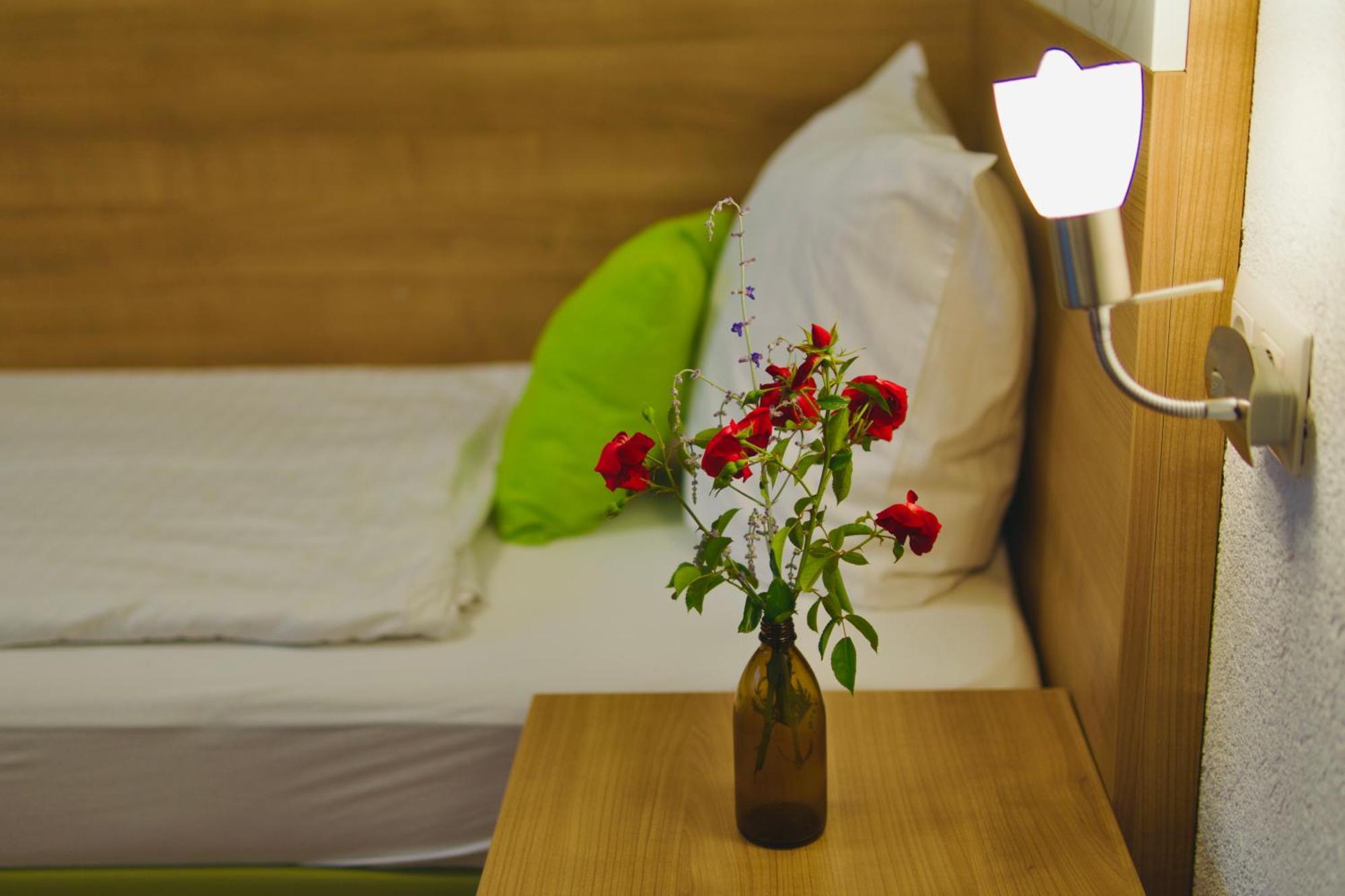 Bed & Breakfast Outlet Hotel Dettingen an der Erms Dış mekan fotoğraf