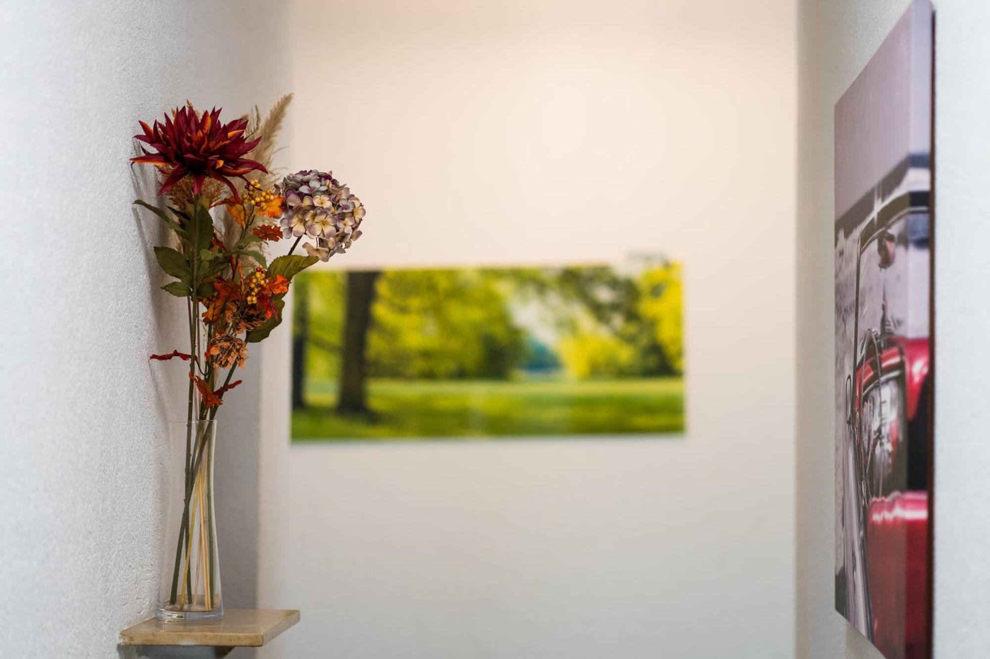 Bed & Breakfast Outlet Hotel Dettingen an der Erms Dış mekan fotoğraf