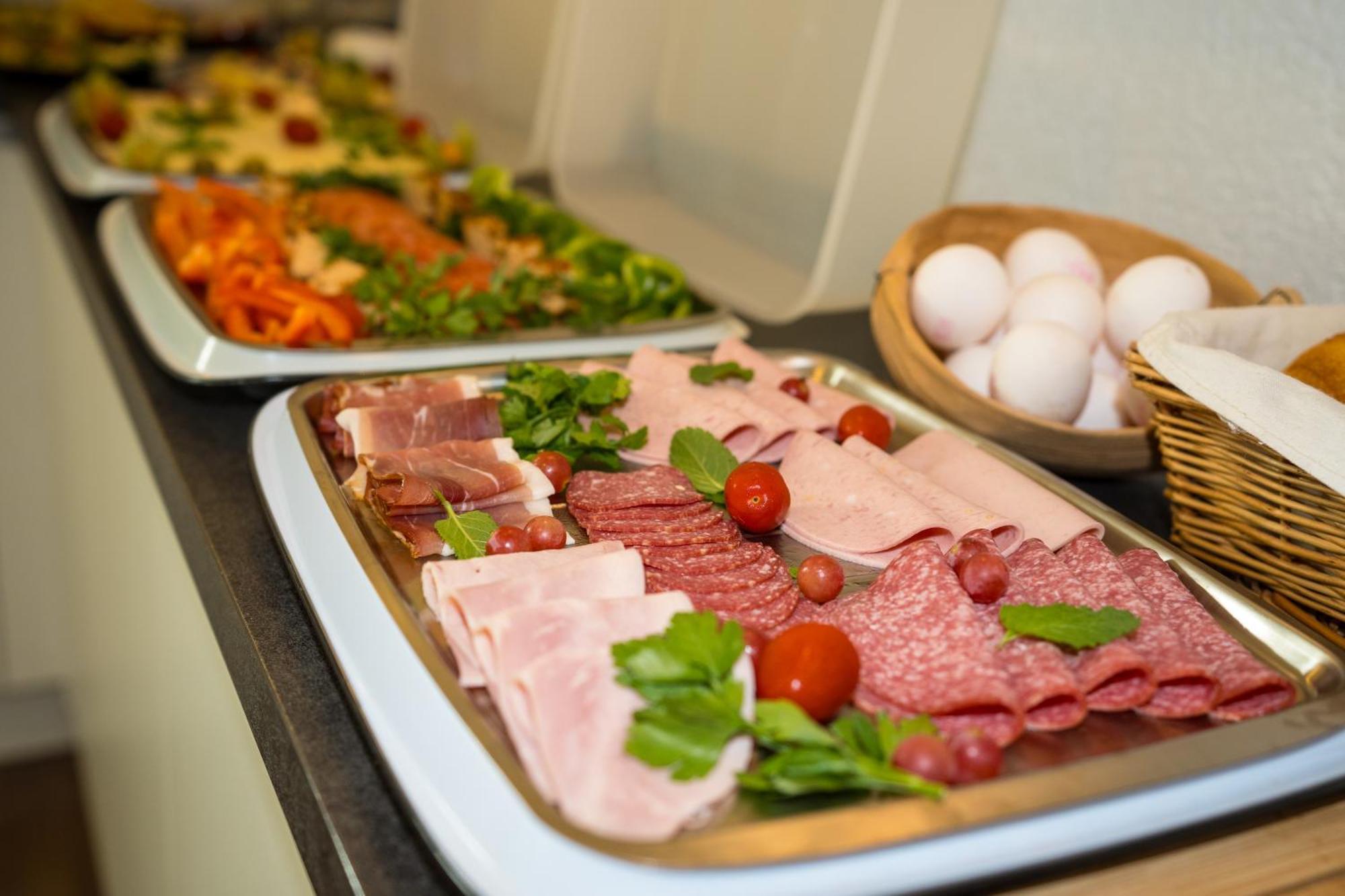 Bed & Breakfast Outlet Hotel Dettingen an der Erms Dış mekan fotoğraf