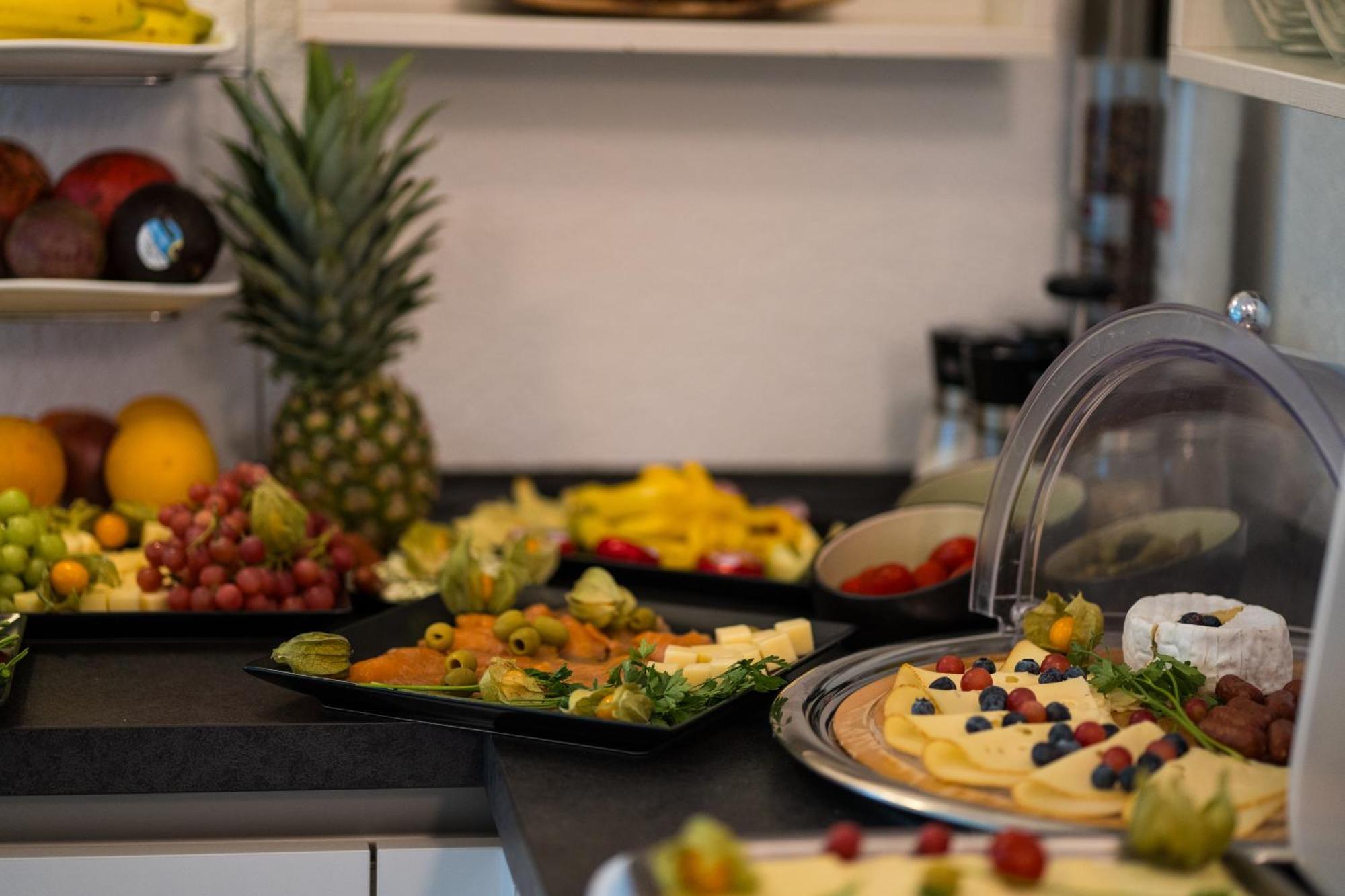 Bed & Breakfast Outlet Hotel Dettingen an der Erms Dış mekan fotoğraf