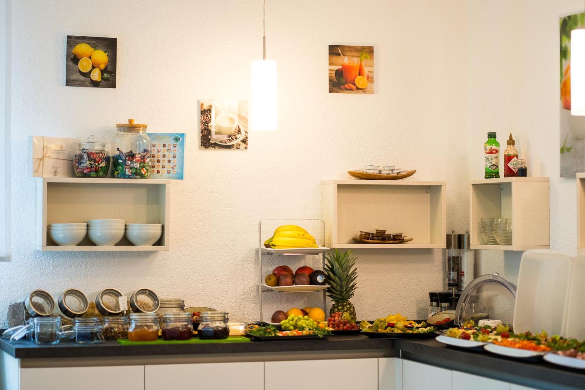 Bed & Breakfast Outlet Hotel Dettingen an der Erms Dış mekan fotoğraf