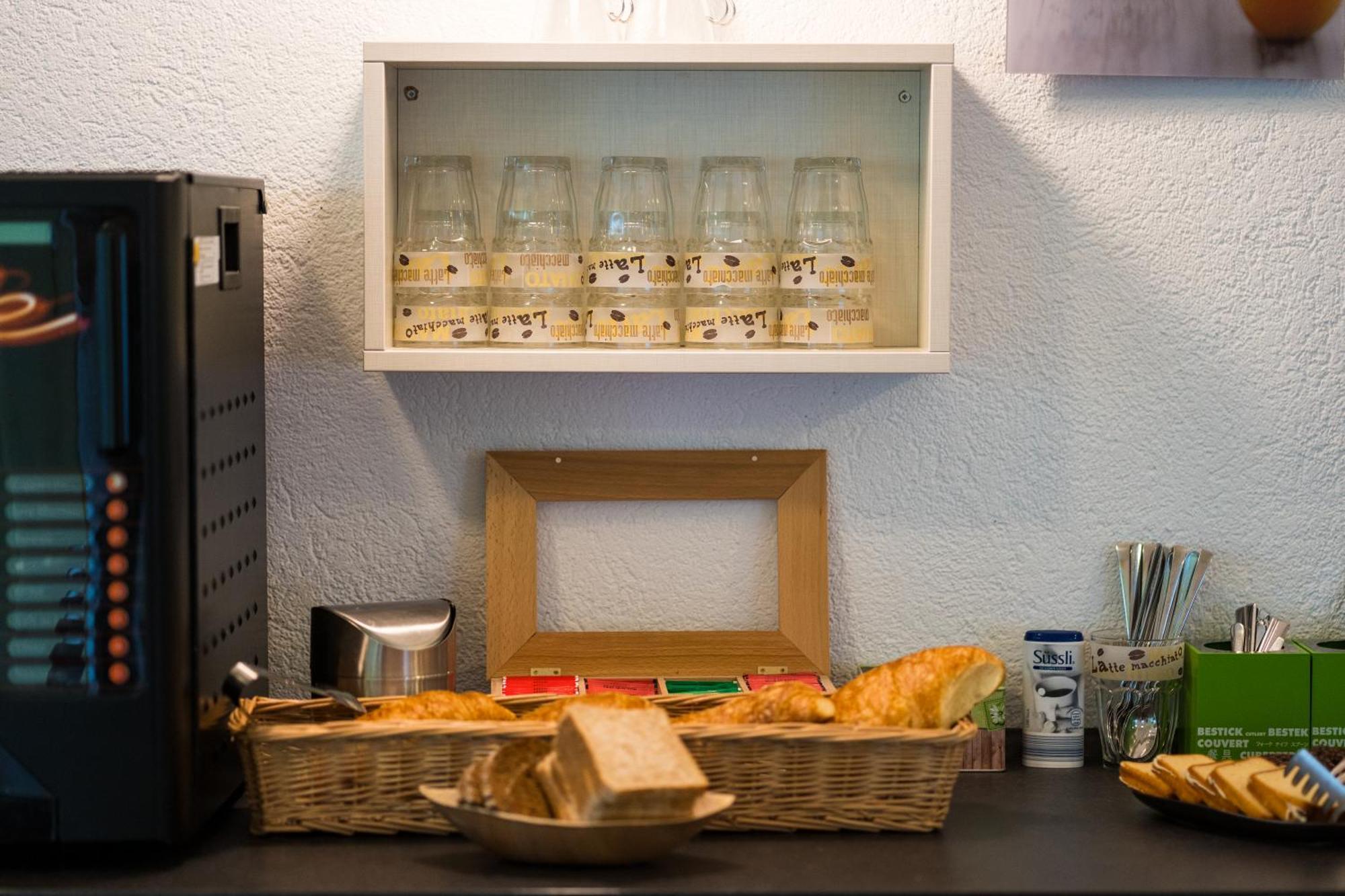 Bed & Breakfast Outlet Hotel Dettingen an der Erms Dış mekan fotoğraf