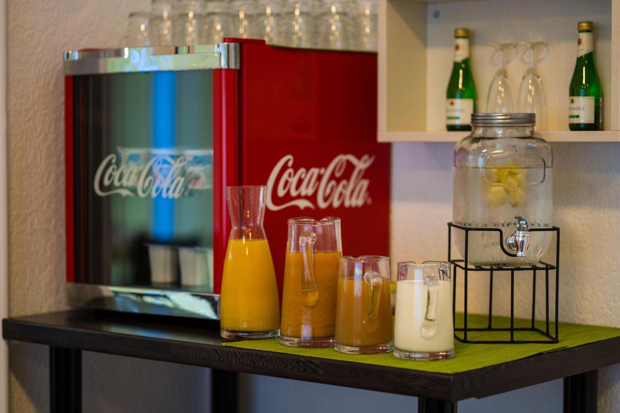 Bed & Breakfast Outlet Hotel Dettingen an der Erms Dış mekan fotoğraf